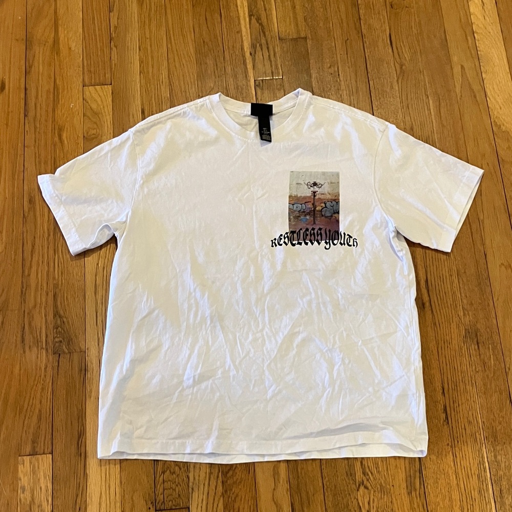 H&M relaxed fit men’s white restless youth graphic tee shirt size